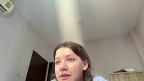 Snapshot of coyness_geneva chatting on January 23, 5:24 am Geneva online show from January 23, 5:24 am