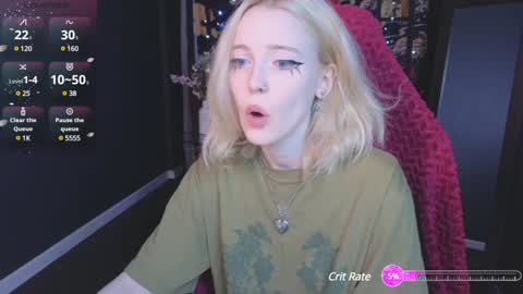 Snapshot of crackling_tati chatting on February 8, 8:53 pm Tati online show from February 8, 8:53 pm
