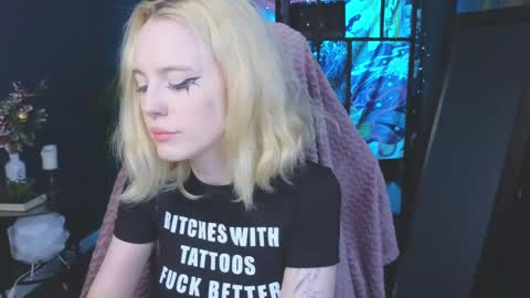 Snapshot of crackling_tati chatting on February 18, 8:58 pm Tati online show from February 18, 8:58 pm