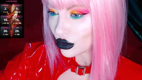 Snapshot of crazypinkyball chatting on December 8, 2:09 pm Roxy online show from December 8, 2:09 pm