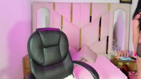 Criistaal   online show from March 8, 3:54 am