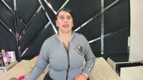 Criistaal   online show from March 6, 5:13 am