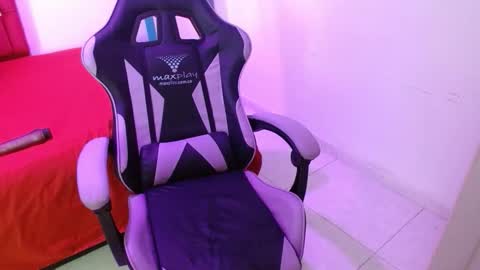 cristal541658 online show from March 18, 1:27 pm