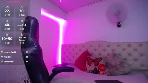 Snapshot of cristal_horny19 chatting on February 10, 6:42 am Milena online show from February 10, 6:42 am