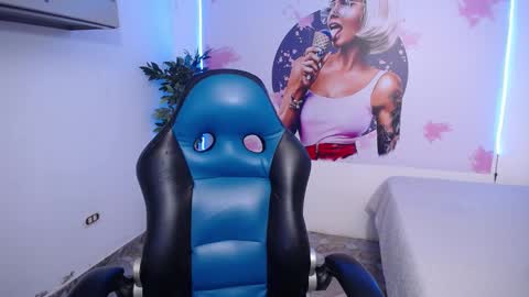 Snapshot of cristal_horny19 chatting on January 11, 3:34 am Milena online show from January 11, 3:34 am