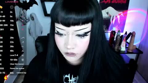 Cris online show from June 24, 9:47 pm