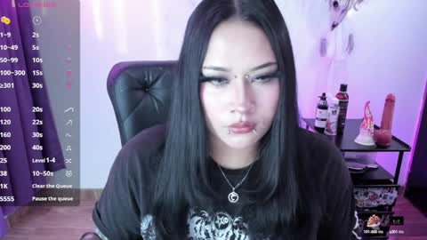 Snapshot of cristal_kosh chatting on January 22, 12:27 pm Cris online show from January 22, 12:27 pm