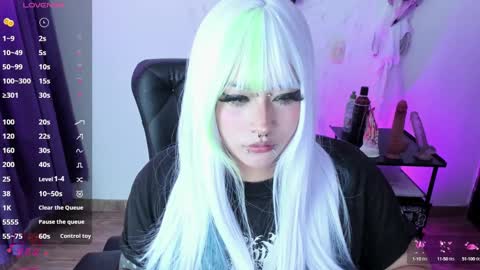 Snapshot of cristal_kosh chatting on February 26, 7:19 pm Cris online show from February 26, 7:19 pm