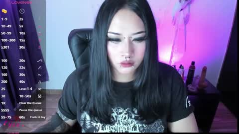 Snapshot of cristal_kosh chatting on February 9, 8:13 pm Cris online show from February 9, 8:13 pm