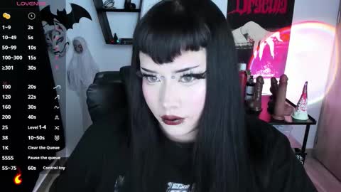 Snapshot of cristal_kosh chatting on October 3, 1:05 pm Cris online show from October 3, 1:05 pm