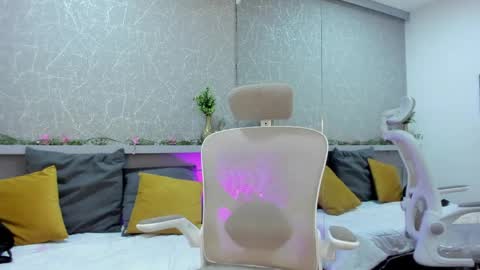 cristalbm_ online show from May 16, 4:26 am
