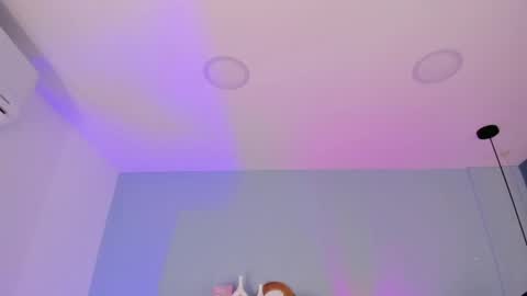 cristalfoxy_ online show from April 30, 8:47 pm
