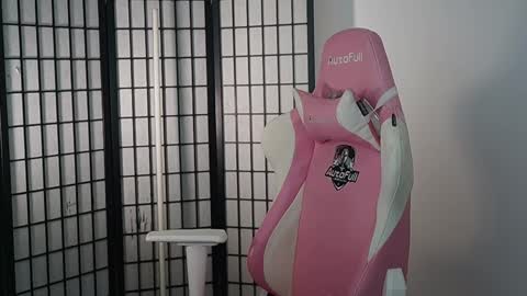 Laura online show from February 4, 2:58 am