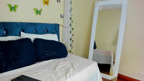 cristal walker online show from October 18, 11:57 am