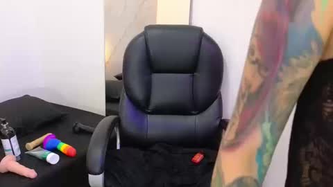 Snapshot of cry_baby800 chatting on September 15, 10:50 pm Cry online show from September 15, 10:50 pm