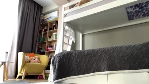 Molly online show from March 7, 10:55 am