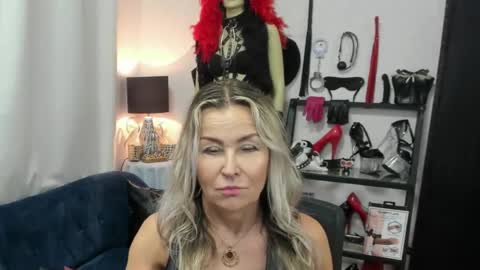 CrystalHotty online show from June 19, 9:24 am