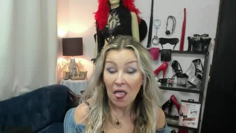 CrystalHotty online show from June 17, 4:36 am