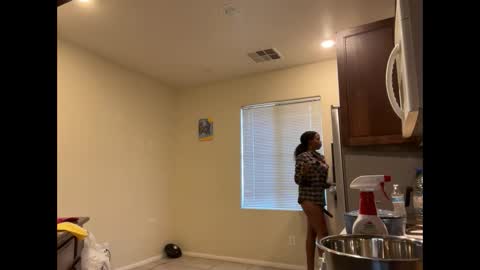 Snapshot of cum2charmxx chatting on September 27, 3:19 pm cum2charmxx online show from September 27, 3:19 pm