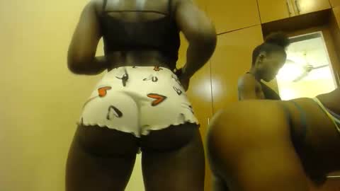 Snapshot of cum_bhaddie chatting on October 10, 4:12 pm Cammy online show from October 10, 4:12 pm