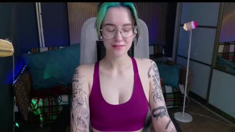 Snapshot of cumpotikeve chatting on September 23, 3:15 am CUMpotikEve online show from September 23, 3:15 am