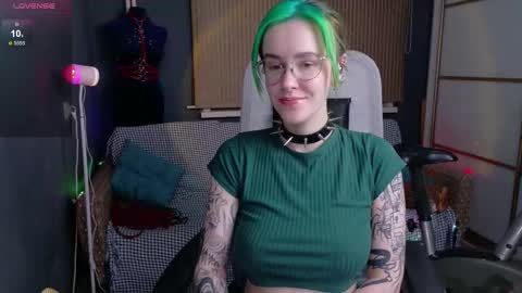 Snapshot of cumpotikeve chatting on October 20, 2:47 am CUMpotikEve online show from October 20, 2:47 am