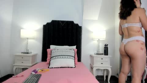 curly luna  online show from March 11, 7:38 pm