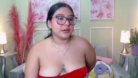 Snapshot of curvydelicios_zoe chatting on October 20, 4:04 am Zoe online show from October 20, 4:04 am