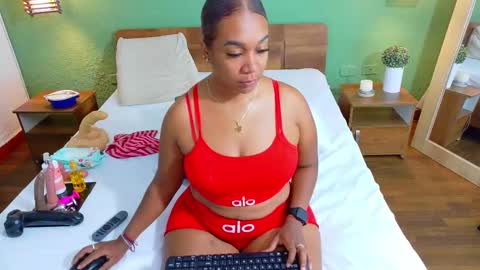 Danna online show from February 12, 8:07 pm