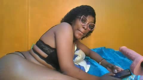 curvylyin online show from January 9, 10:19 am