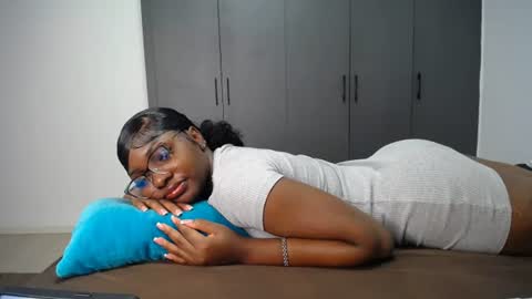 Liya online show from June 14, 9:04 pm