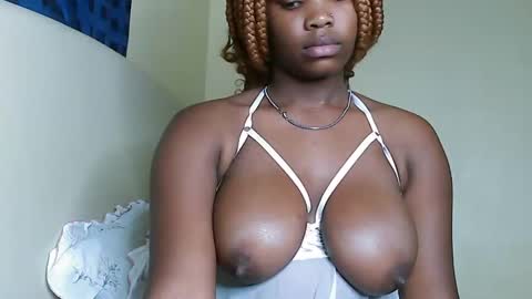 Snapshot of cute_beb2 chatting on February 25, 1:53 pm V EE online show from February 25, 1:53 pm