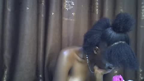 Snapshot of cute_emmy1 chatting on October 17, 12:02 am cute_emmy1 online show from October 17, 12:02 am