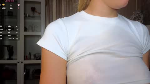 Snapshot of cute_fox_girl chatting on September 21, 8:02 am Anne online show from September 21, 8:02 am