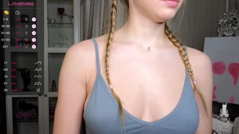 Snapshot of cute_fox_girl chatting on March 8, 7:24 am Anne online show from March 8, 7:24 am