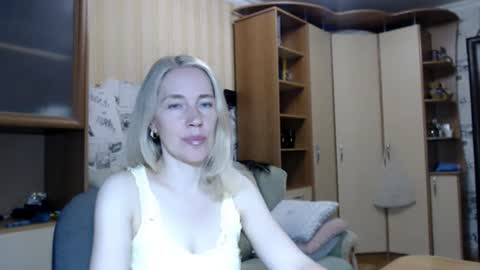 cute_lion_ online show from July 11, 7:36 pm