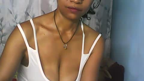 Snapshot of cute_moll chatting on February 16, 12:43 pm murielle online show from February 16, 12:43 pm