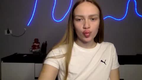 cute_shy06 online show from January 18, 6:37 pm