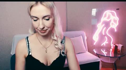 cute_smile_shy online show from October 28, 8:46 pm