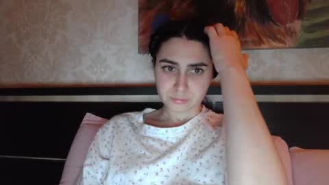 Snapshot of cute_strawberry_ chatting on February 13, 8:24 pm cute_strawberry_ online show from February 13, 8:24 pm