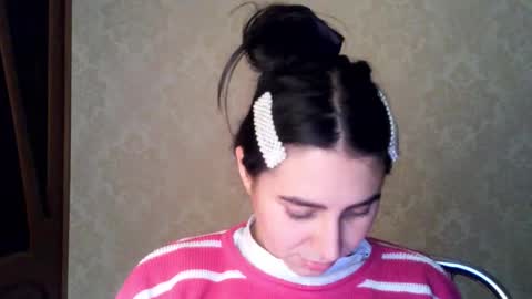 Snapshot of cute_strawberry_ chatting on October 16, 7:27 pm cute_strawberry_ online show from October 16, 7:27 pm