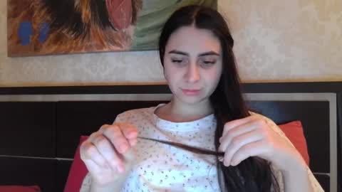 Snapshot of cute_strawberry_ chatting on February 8, 7:49 pm cute_strawberry_ online show from February 8, 7:49 pm