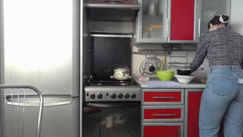 Snapshot of cute_strawberry_ chatting on February 13, 6:41 am cute_strawberry_ online show from February 13, 6:41 am