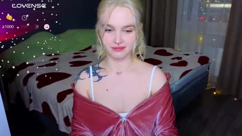 Snapshot of cute_summer_breathe chatting on February 28, 4:53 pm Sue online show from February 28, 4:53 pm