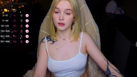 Snapshot of cute_summer_breathe chatting on October 13, 6:10 pm Sue online show from October 13, 6:10 pm