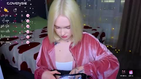 Snapshot of cute_summer_breathe chatting on March 6, 5:11 pm Sue online show from March 6, 5:11 pm