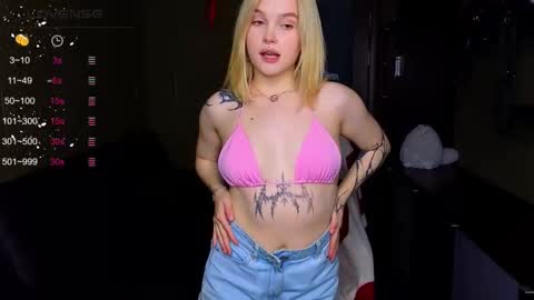 Snapshot of cute_summer_breathe chatting on October 3, 5:18 pm Sue online show from October 3, 5:18 pm