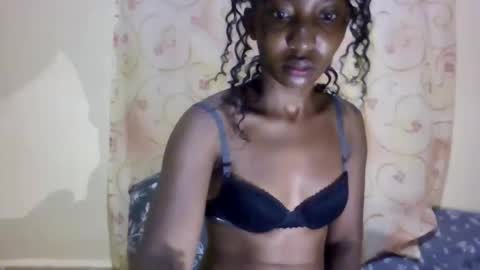 Snapshot of cute_xeniah chatting on October 1, 2:27 am cute_xeniah online show from October 1, 2:27 am