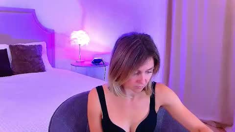 Snapshot of cutemirage chatting on September 21, 3:10 pm cutemirage online show from September 21, 3:10 pm