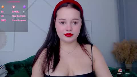 Snapshot of cutie__cutiee_ chatting on October 1, 10:15 pm Nika online show from October 1, 10:15 pm